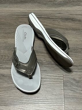 Clarks Women's 9M Sea Breeze Flip Flops Thong Sandals Pewter Gray Casual Slip On